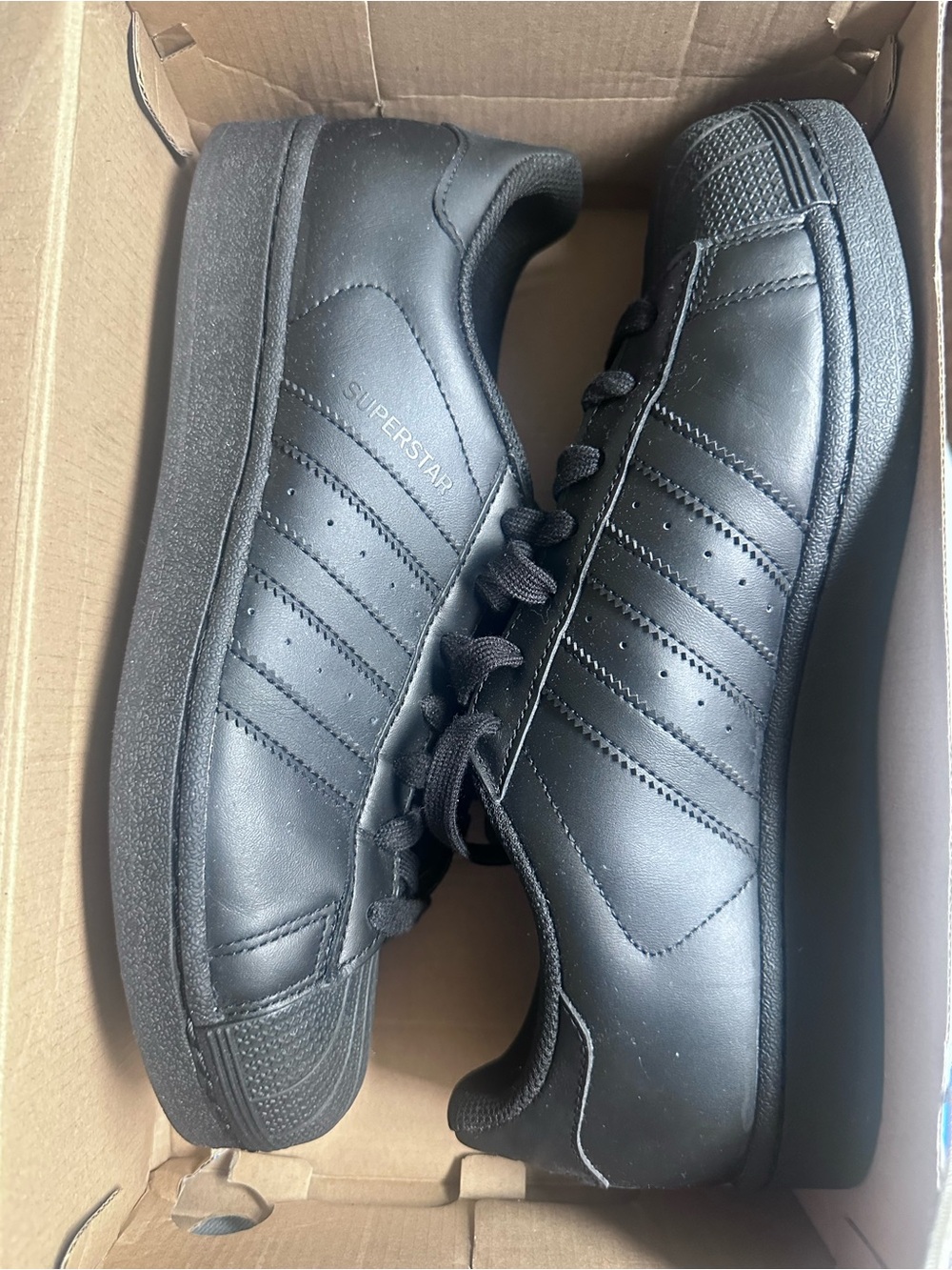 Adidas Superstar, Shell toe sneakers
